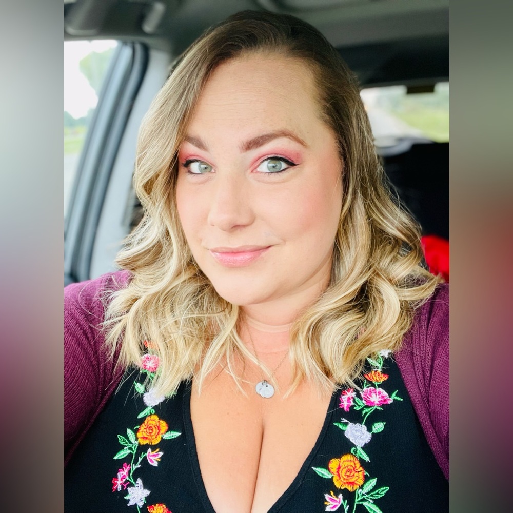 Meet your Posher, Caitlin